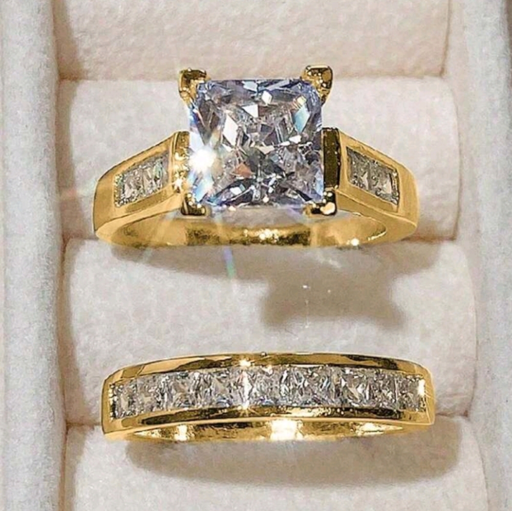 NEW Elegant Gold and CZ Diamond Women's Wedding Ring Set, Size 7